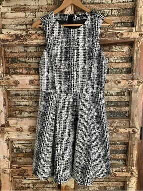Eva Longoria Sleeveless Black & White Textured Fit-and-Flare Abstract Dress, 8